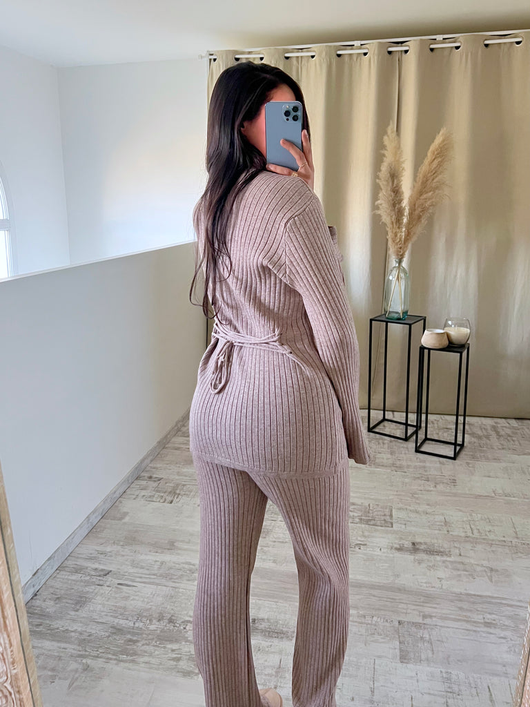 Ensemble Maille À Resserrement Dorsal Taupe