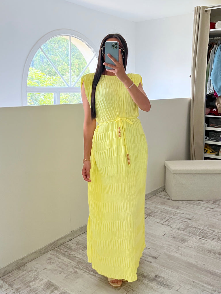 Robe À Effets Et Ceinture Jaune